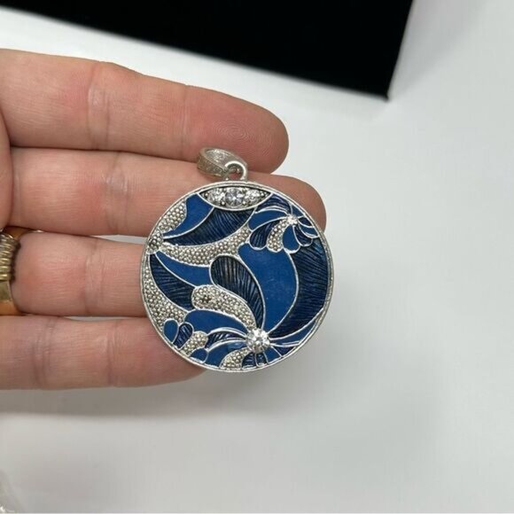 Blue enamel floral pendant - Picture 1 of 2